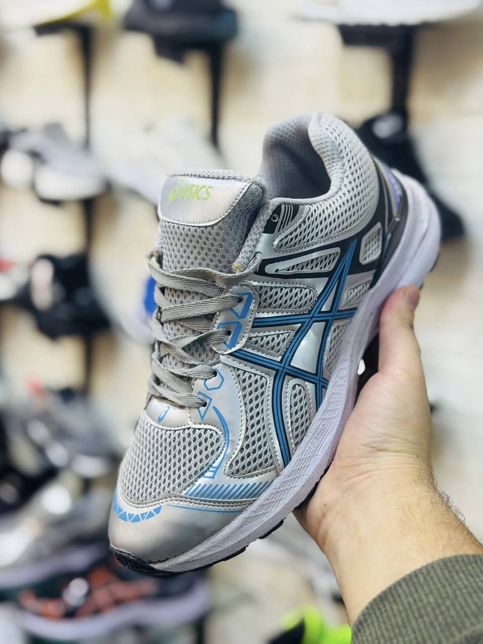 🔥 وصول وجبة جديدة من أحذية ASICS 🔥  
بتصاميم عصرية وجودة عالية 😍  

✨ متوفرة الآن بعدة ألوان مميزة جداً تناسب جميع الأذواق 🤩  

👞 محل روما للأحذية الرجالية  
📍 العنوان: خانقين – مجمع شاكر رضا، الطابق الثاني  

📢 زورونا وشوفوا أحدث الموديلات!


**إذا كنت صاحب هذا الإعلان وتريد حذفه لأي سبب، رجاءا أرسل رسالة إلى الدعم الفني**