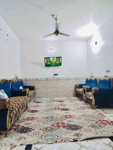 السلام عليكم
دار 150متر للبيع  اساس صب كونكريت و بناء طابوك نهروان و سقف صب كونكريت الطابق الاول يحتوي على غرفه وصاله ومطبخ واستقبال وحمام داخلي وخارجي الطابق الثاني يحتوي على صاله شغل درجه اولى مال جناي 
العنوان / شارع المطار القديم شارع علكم الشبلي ثالث بيت عن الشارع العام 
السعر (75) مليون وبي مجال
***********
***********
