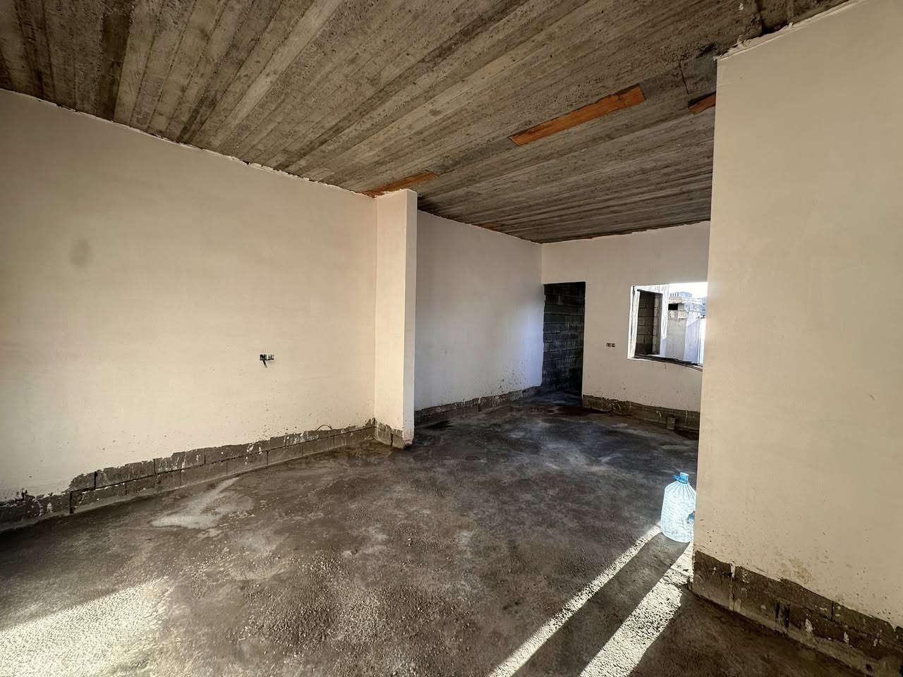 🏠 عقارات قلعة 🏠
🏠 - بيت ١٠٠ متر هيكل كامل مع بيتونه 
بياض وتاسيس كهرباء وماي وكهرباء رئيسي واصل
العنوان كركوك منطقة ٥٥
السعر ٢٠ ملیۆن وبي مجال
للمزيد اتصل بالرقم
***********
