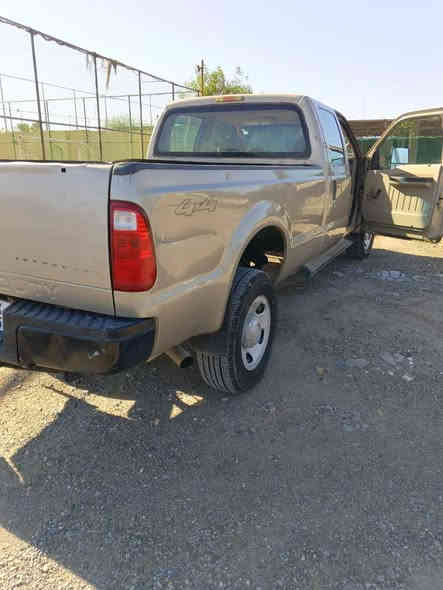 للبيع سيارة موديل 2008 سيارة بيها قطعتين صدر حداديه كله جديد تخم تأير جديد أسبير جديد حجم المحرك 3500 و 10سندتر كير محرك مقفول سيارة كير عادي تدفئة تبريد شغال كهربائيات كله شغال بودي مغلف .
السعَر : 86 وبيها مجال وسيارة اصوليه ورقم دولي. 
العَنوان : بغداد 
رقم تليفون : *********** .
