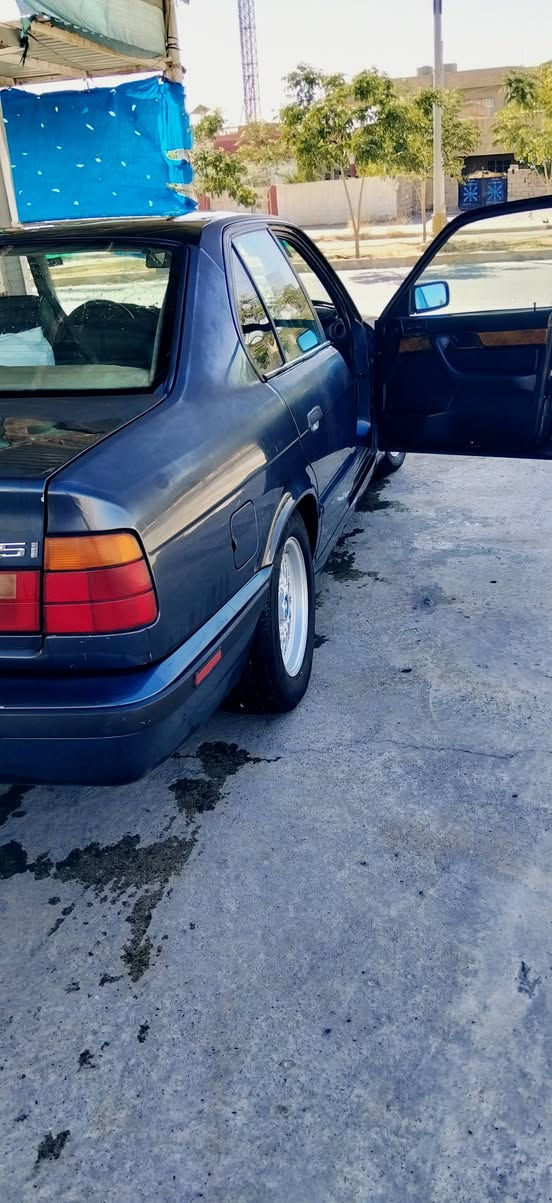 السلام عليكم  BMW 525موديل 1995 اصل محرك دجتل كير اوتماتيك شرط تخم تاير جديد لون رصاصي فيراني بي جلح قليل سلايت سنويه لل 30 السعر 75 قفل للأستفسار *********** المو شراي لا يتصل ويكسر بسعر
