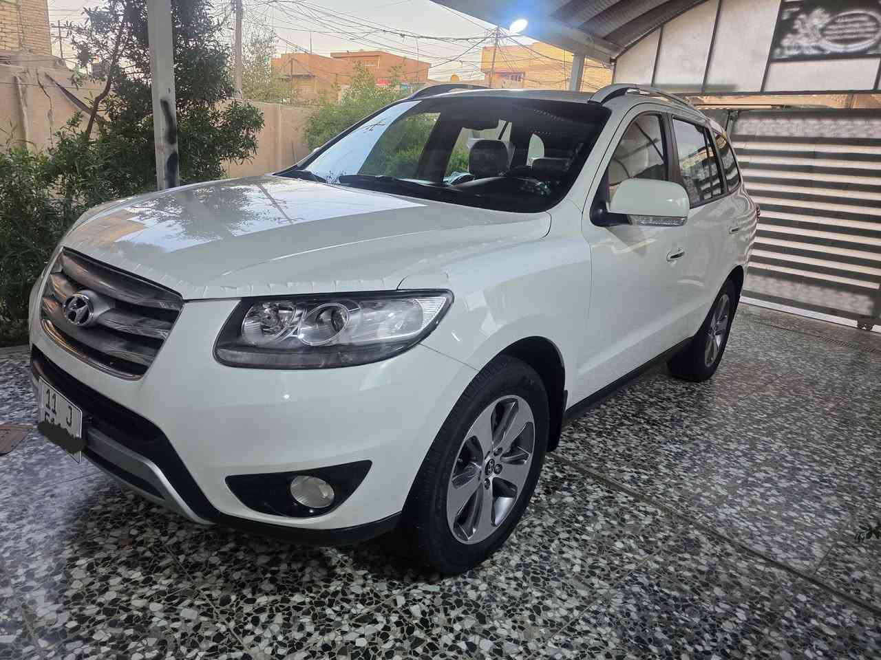 السلام عليكم
سنتافيه 2012فول 1 / 1السياره بعدهه عل وضع الشركه ماشيه (59) الف حقيقي وعل فحص السياره كفاله عامه بدون صبغ وشخط 
محرك جديد ما مفتوح بدون رواجز مكفول 
 الموصفات فول ١علا ١ مواصفات خاصه
بصمه 
فتحه سلايت 
كشن كهرباء 
دواخل بيجي 
تبريد بيانو 
تحكمات استيرن كامل فول 
حساس خلفي 
كامره 
محرك 6 اسلندر 3500 
فورويل دفع رباعي 4x4 
7 راكب 
3 قطع تبريد 
ويل كروم ١٨ 
السياره فول الفول 
مكان السياره بغداد 
رقم الهاتف ***********
