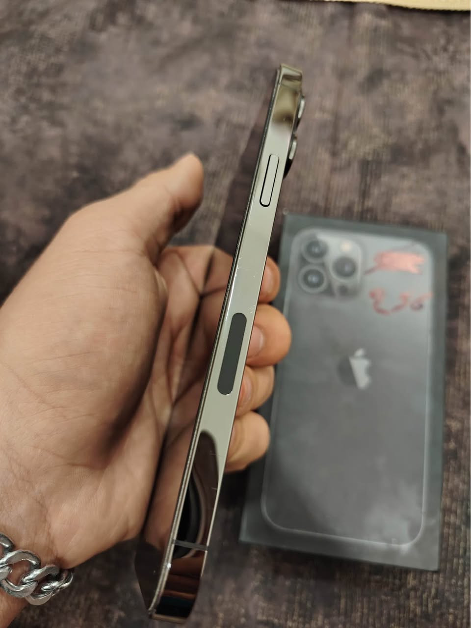 السلام عليكم
ايفون 13 برو ماكس
امريكي تك سيم كارت
ذاكرتة 256
بطاريتة 96 ونزلت بالتحديث 94 بلادية
فيس ايدي شغال
صوت السماعات واضحات
كامرات شاشة كلهن اكفلهن
الجهاز اكفلة من الفتح الجهاز نظيف شخط مابي 
وياه كارتونة وكفر
سعره 660 وبي مجال بسيط 
عنواني بالبصرة الجزيرة شط العرب, البصرة


**إذا كنت صاحب هذا الإعلان وتريد حذفه لأي سبب، رجاءا أرسل رسالة إلى الدعم الفني**