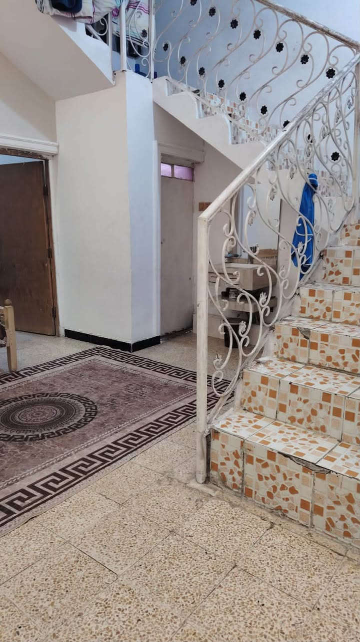 يا الله السلام عليكم دار للبيع المساحة 100 متر طابقين بالدوانم خلف السكة شارع ابو الدوش اي استفسار ***********
