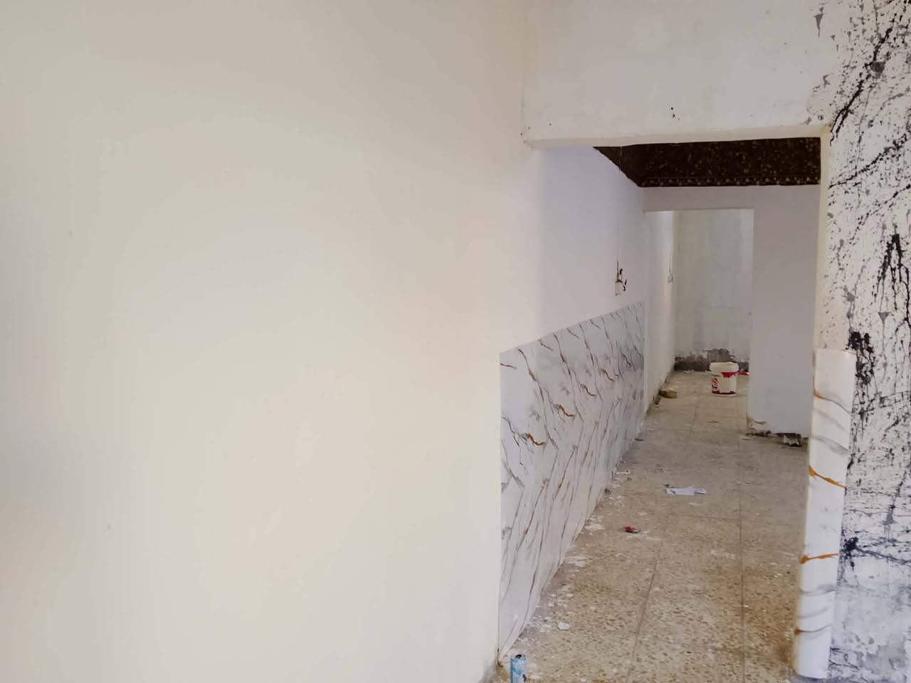 موجود بيت ميت 100متر اليجار قريب علا مدرست ملقيس ولروضه الاجار سكفه سندويج بيت كلش نضيف الاتصال ***********
