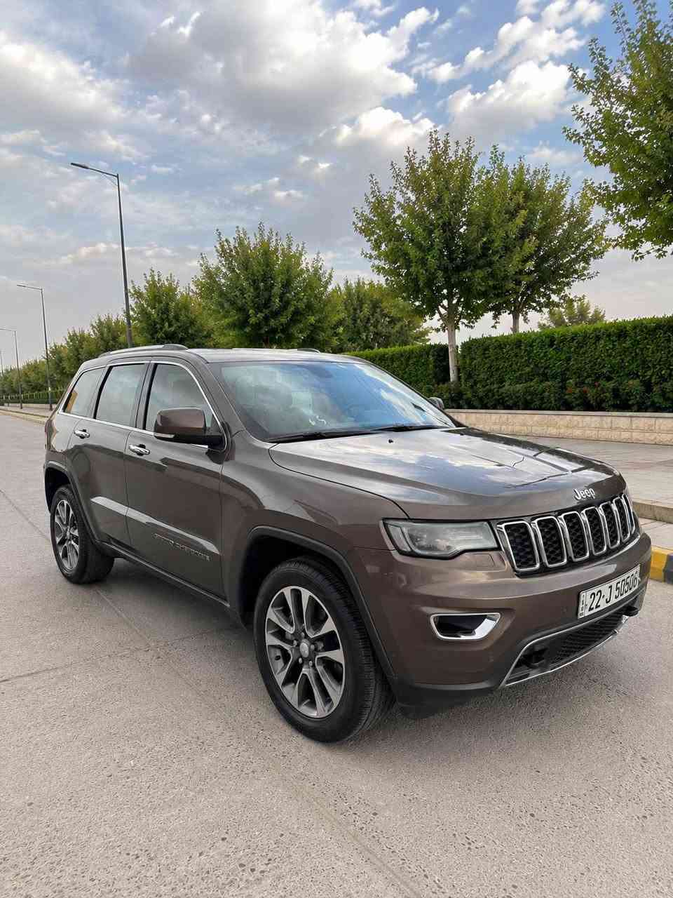 جيب گراند شيروكي 2018 (خليجي وكالة هارلم)
فول مواصفات 4x4 Limited Plus 

دفع رباعي ، بانوراما ، 3 شاشات ، كشنات تبريد و تدفئة ، حساسات امامي و خلفي ، شاشة كار بلي

كفالة عامة بدون حادث بدون صبغ بدون تبديل
حتى الدعاميات بشرط ماشية قليل 57 فقط
سيارة جديدة كلش و متصرف دينار عليهة

كلشي بيهه بشرط كير ومحرك وكهربائيات وصدر بدون نقص برغي

رقم وسنوية وهزة جديدة بأسمي 
مكاني اربيل 
السعر ( 258 ورقة ) وبيهه مجال للشراي

***********
*********** أربيل, العراق
