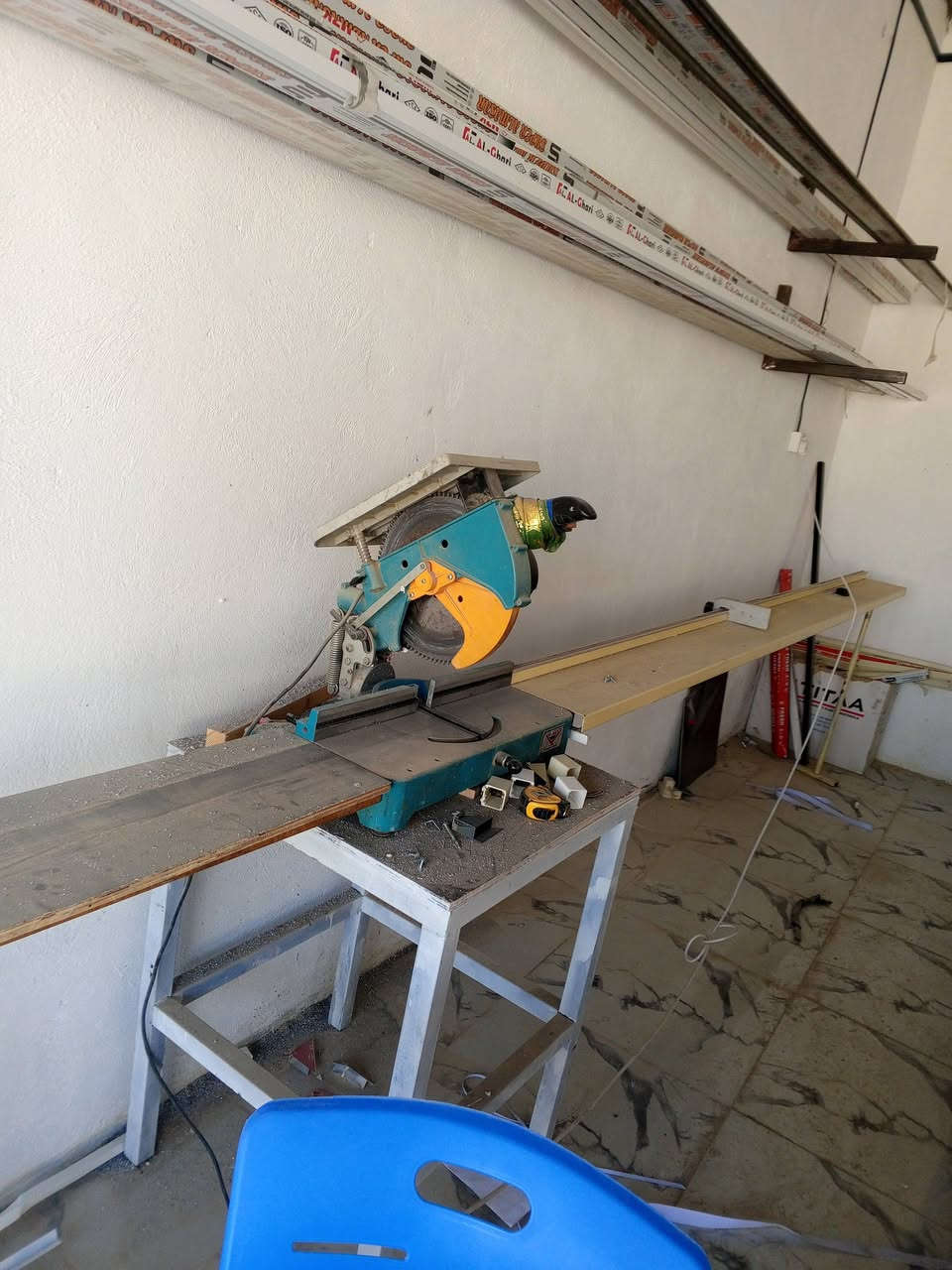 سلام عليكم معمل للبيع  ثنايه ومكص اركان جدد مامستخدمات مع ثقابات سلايت ومفصلي عدد ثلاثه مع كتر مستعمل وفرادة كيلون الاصدار القديم  الاصلي مع  ميز ودريلات شحن عدد ثنين وهمر شحن وكتر يدوي  للاستفسار الاتصال ***********
