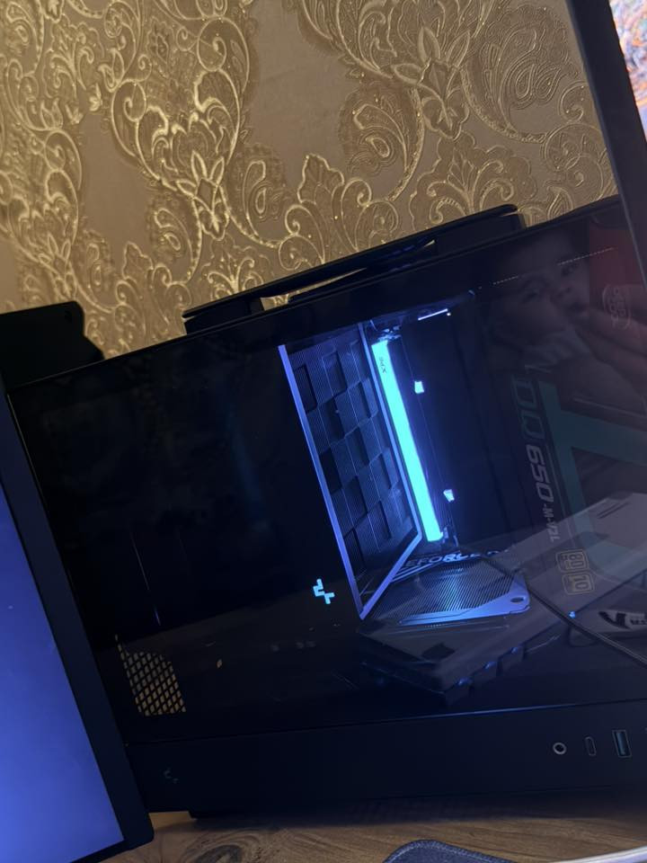 للبيع تجميعة اللعاب
بكيس Deepcool CH160
المواصفات 
Aorus X870i Motherboard
Ryzen 9600x
Gigabyte 5060ti 16Gb
Psu sfx 650watt
Ram 16Gb ddr5 6000mhz
M.2 512 gen4
Cooler deepcool assiassin iv

اخوان حتى نكون واضحين من ناحية الحرارة و المشتري اله الحق يشوف كل التفاصيل 
اللي يكول ايرفلو سئ و كيس صغير
اول شي الكيس بيه 4 مراوح وي المبرد 
حرارة المعالج تحت ضغط 100 معبرت 76 للعلم معالج يصرف واط عالي
حرارة كرت الشاشة متجاوزت 72  على سحب طاقة 180 واط على ضغط 100

الايرفلو مال الكيس احسن من هواي كيسات atx
 ما اطول عليكم
السعر 1900 مليون و 1900 قفل اخوان 
تعرفون اغراض المني غالية 
متوفر توصيل جميع الكراتين موجودة


**إذا كنت صاحب هذا الإعلان وتريد حذفه لأي سبب، رجاءا أرسل رسالة إلى الدعم الفني**