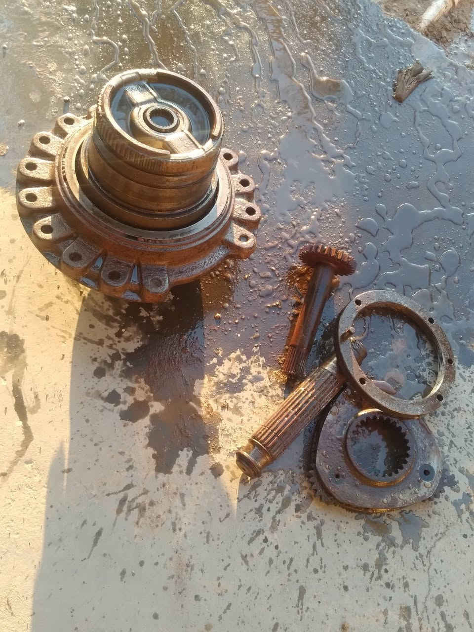 سلام عليكم للبيع ويل مال زت عادي بي نواقص بغراضة مكاني بغداد بسماية وهذا رقمي ***********
