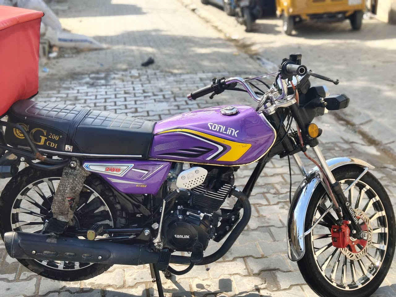 السلام عليكم دراجة سولنك 2025 جديدة استخدام شخصي ماشية 3 الاف كفالة برغي ممبدل بيهه  وياهه صندوك وستاند موبايل ومرايات سعرهه 825 الف
***********
