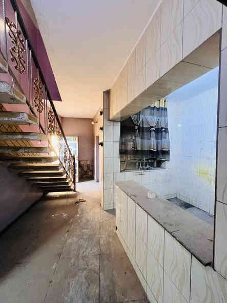 مشتمل للبيع 
المساحة 58 سند واقع حال 64 متر 

واجهة 10.5 ونص المحتويات استقبال مطبخ وخدمات الطابق الثاني غرفتين نوم العنوان الطالبيه حي البيضاء خلف مستشفى مارينا 

#السعر_205مليون

***********
