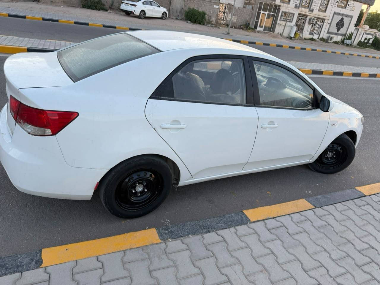 السلام عليكم @ للبيع  كية سيراتو موديل 2010 متومة طبق الصل انكليزي  كصة جنطه السيارة وضع الشركة ع شرط جديدة معنة الكلمة كلشي معايزة احلامن اصور ومصروف عليها تبريد ثلج حدادية ومكينة وكير شركة بعدهن لايتات زنون تخم تاير بعدج جديد @@   مكان نجف اتصال فقط فقط @  ***********   والسعر ب  44  بيهة مجال حك الجية لااكثر

