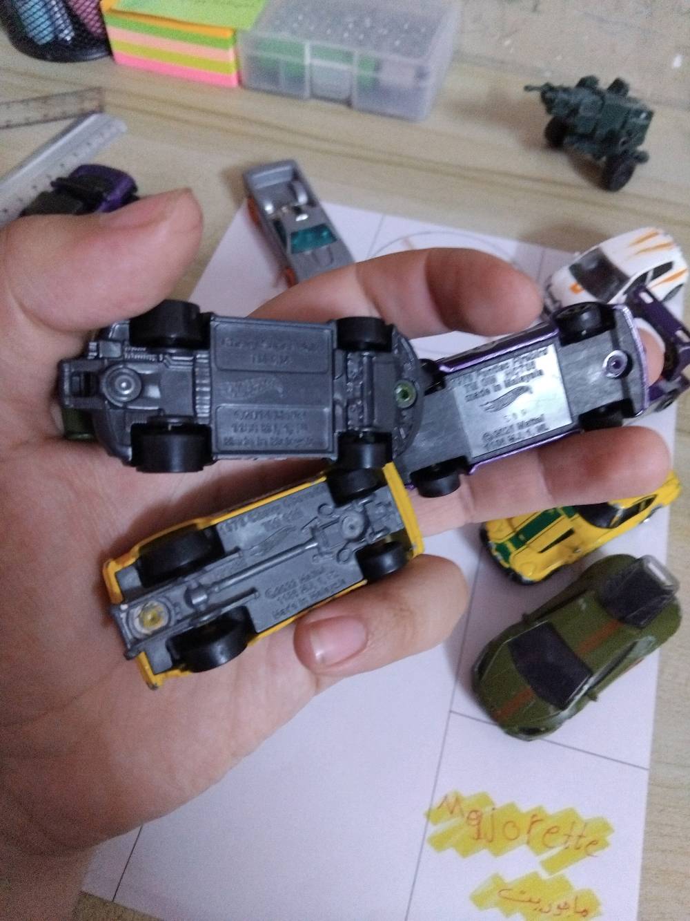 سيارات حديد هوت ويلز و ماجوريت اصليات سعر القطعه 1500 و سعرهن كلهن 18 الف وي التوصيل