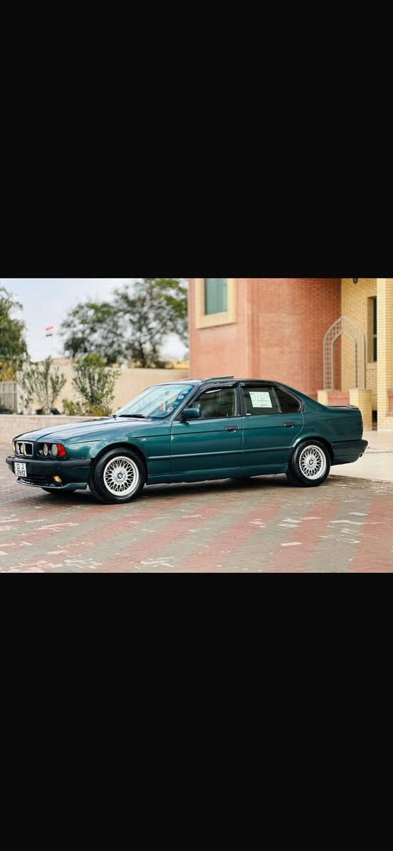 السلام عليكم للبيع بي ام موديل 1992 محرك مسكر شرط كير وتماتيك شرط صدر امامي خلفي جديد تخم تاير جديد تخم ويل اصلي بلادي رقم غداد دولي سنويه الغايه 20230 هزه جديد تبريد ثلج < تدفئه نار السياره صبغ عام جماليه بدون اي حادث غرفه جديده دبل يرباك ستيرن يرباك السعر 65 وبيها مجال  مكاني بغداد و بيه زنون للتواصل ***********
