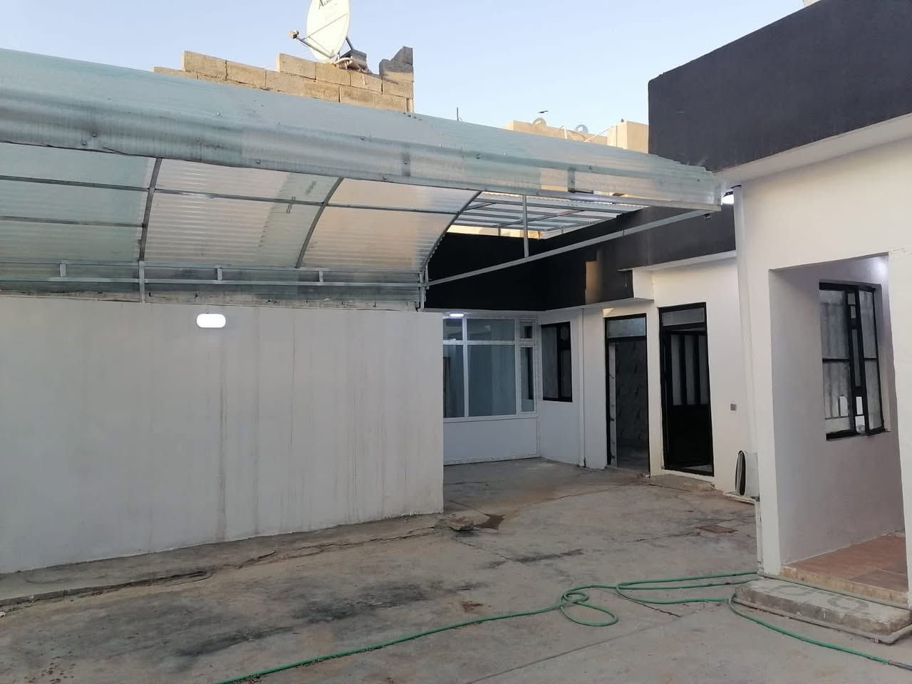 #دارللبيع
خانوو بو فروشتن له گه ره كى ئازادى 
روبه رى 210 متر طابو ملك صرف

پيكهاتوه له :- 2 ژور نوستن - هول - مطبخ - گه راج

بوزانيارى زياتر په يوه ندى بكه ن به عقارات ستار اكرم بازرگان

📍ناونيشان : كه ركوك بازارى ئازادى ته لارى ئاسو

***********
***********
