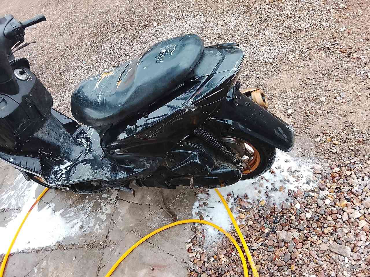 سكنس للبيع دراجه نضيفه نص نكره نقصها سله وكتف اشاره ومازدات يمنه ويسره مكينه مامفتوحه بس فيرلسه سعر375 وبيها مجال مكان العشار ***********
