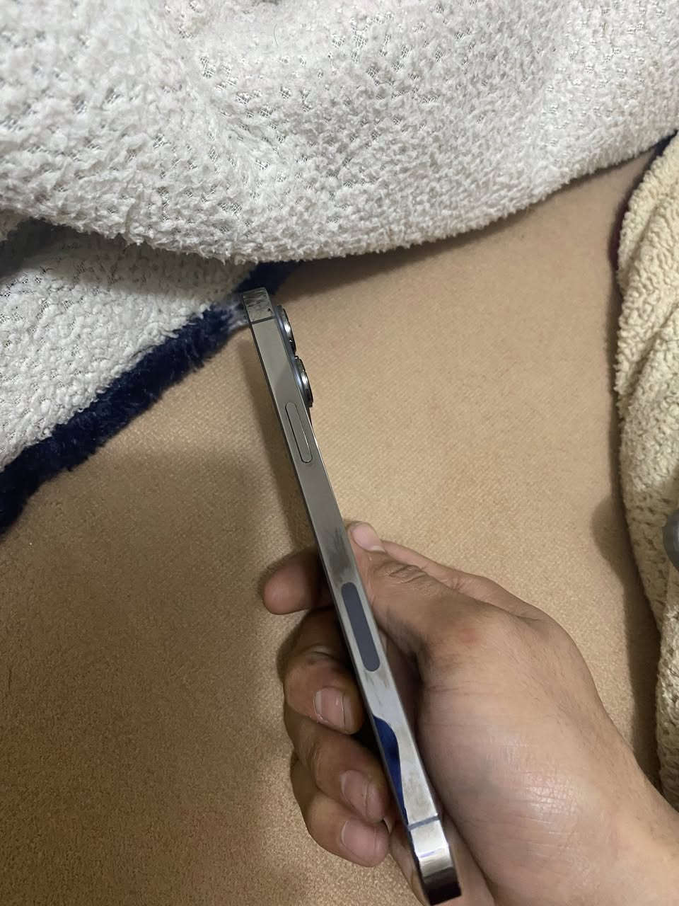 آيفون 13برو ماكس ذكره ٢٥٦ جهاز نضيف معنه الكلمه كارتونه موجوده مكاني بغداد الحريه سعره ٦٢٥ رقم ***********
