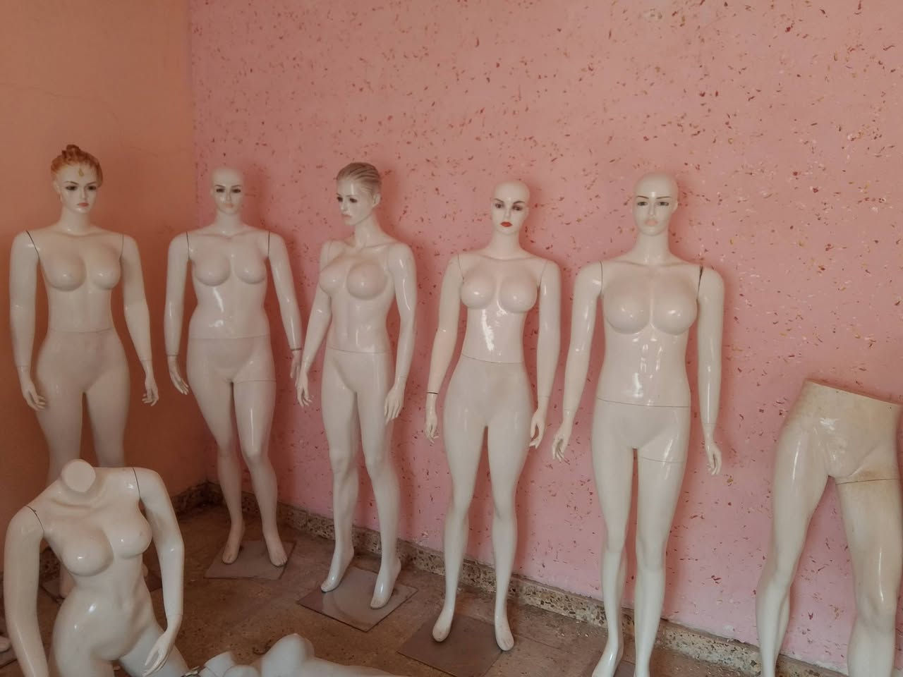 السلام عليكم ملكانات للبيع النص شطح كل 2 ب 5 الف الكبار القطعة ب 50 وبيهة مجال المحير 35 جان عدي محل وعزلتة للتواصل واتساب او اتصال *********** ادمن ❤️ العنوان بغداد الاصلاح مقابل بوب الشام
