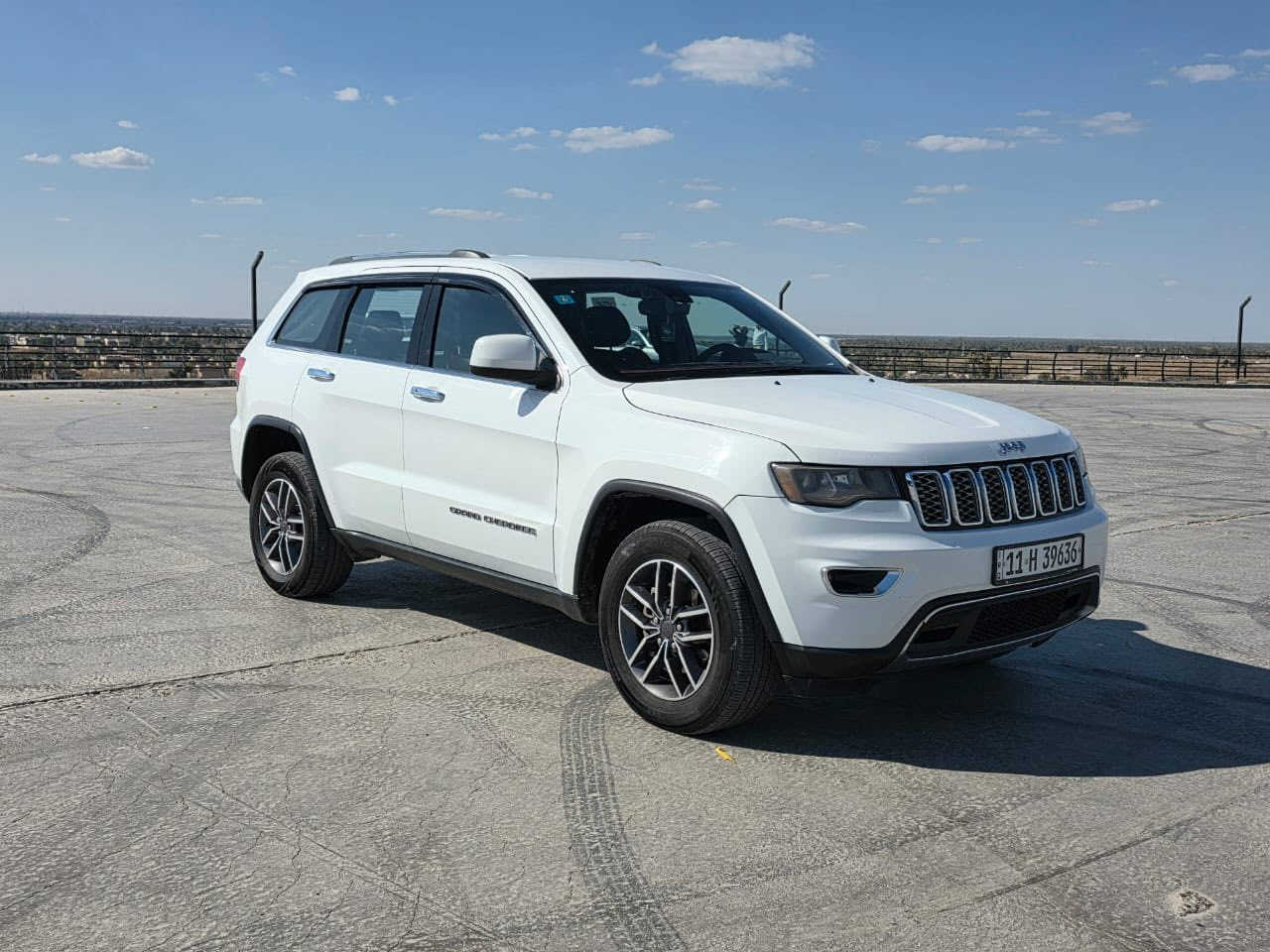 جيب لاريدو 2019 وارد امريكي رقم بغداد حادث بسيط جدا فقط ربع البنيد صبغ السونار مرفق مع الصور وبالعراق شخط بالباب ومصبوغ عل كد الشخط السياره مكفوله من اي اضرار داخليه ماشيه 90 الف ميل مواصفات شاشه كبيره كير كوبرا ردار امامي ورادار حانبي بصمه نضام ايكو وسبورت تشغيل عن بعد حساسات وباقي المواصفات المعروفه
كير محرك تخم تاير كله جديد 
*ملاحظه 
( محرك السياره مبدل 2014 يعني انسى شي اسمه دوانز ) 
السعر 198 وبيه مجال 
العنوان بابل الحله 
للاستفسار 
***********
***********
