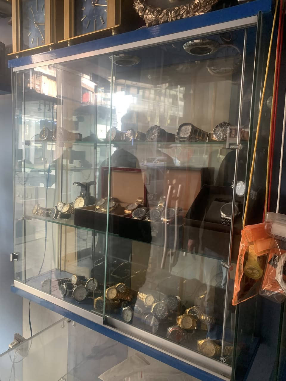 سلام عليكم فاترينات للبيع شركة ميكانو 6 عاموديات /قطع تعليك4 / ارضيات 3 قطع 
ستاند نظارات دوار  بغداد قرب شارع حيفا
للاستفسار ***********
