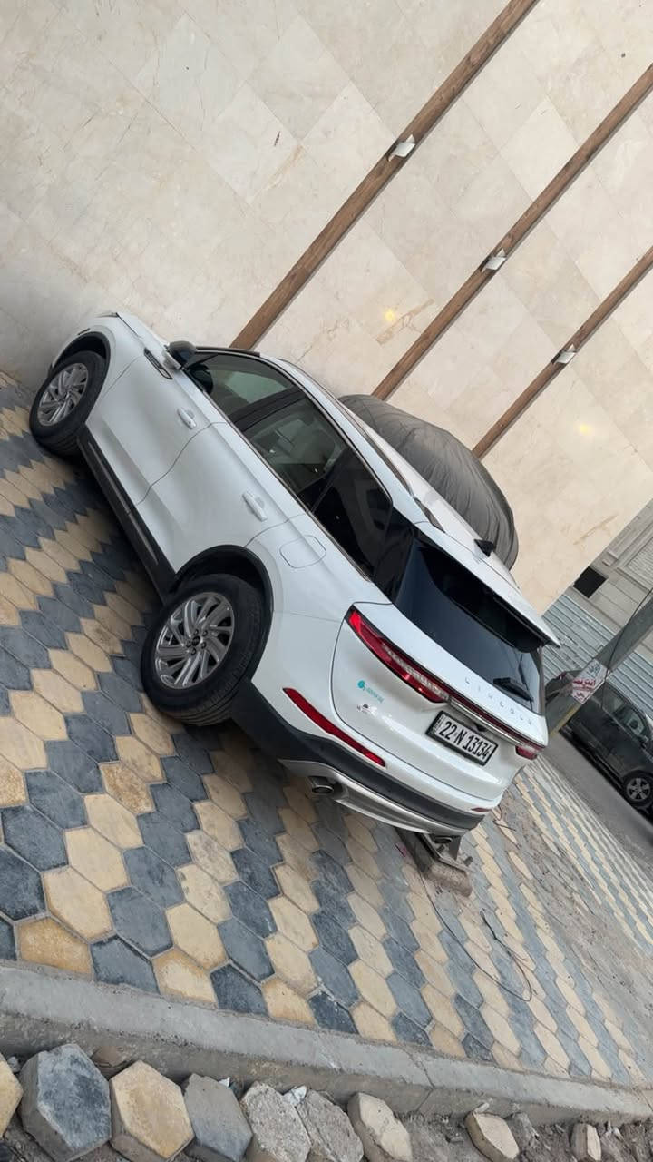 السلام عليكم للبيع فقط 
لينكولن  كورسير 🇺🇸
موديل 2022 حادثها كما موضح بل صور باب وجاملغ ماشيه 19 الف حجم المحرك 2000 تيربو دفع رباعي  
رقم اربيل السعر 180
السياره فول فول فول فول فول مواصفات ماعده الفتحه 
مواصفاتها 
انظمة قيادة 
كاربلاي 
قيادة ذاتيه 
رادارت 
1.بصمه 
2.جلد 
3.كشن تدفئه تبريد 
4.كشن كهرباء جهتين 
5.ستيرن تدفئة 
6.تحديد مسار  
7.كير دكم 
8.لايت LEDبكلايت لد 
9.ويل كب 
10.جميع ابواب ذكية 
11.ترحيب عند الاقتراب منها
 12.صندوك كهرباء 
13.كشنات الخلفية تدفئة وكهرباء 
14.رادار توقف ذاتي 
15.رادارات جانبي 
16.أوتو ستوب 
17.اوتوهولد 
18هندي برك بصمه 
19.مانع انزلاق 
20.شاشة ذكيه كاربلي 
21.محرك 2000تيربو مرغوب اقتصادي .كير 8نمر 23.حساسات خلفية وحساسات اماميه 
24.تشغيل وطفاء عن بعد  
26.فتح الصندق عن بعد
 27.اضائه داخليةLED لمس  
28.كشنات VIP  
29.شاحن تايب سي مع شاحن سريع
 مكاني زيونه شارع الربيعي 
***********اتصال
***********واتساب
