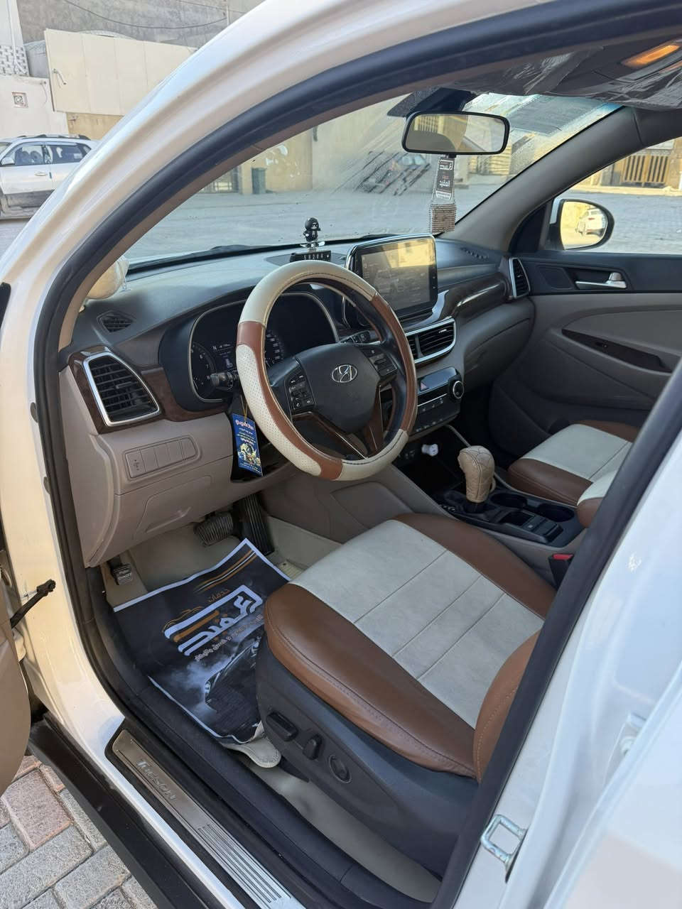 للبيع مكاني كربلاء السيارة بأسمي تحويل مباشر رقم السيارة كربلاء توسان ٢٠٢٠ خليجية مكفولة كفالة عامة، بدون تبديل ولا صبغ، 
بصمة تشغيل وبصمة ابواب
الداخل صاج ملكي وكشنات جلد
محرك ٢٠٠٠ دوش
كشنات كهرباء
حساسات خلفية وجانبية
كامرة 
ماشية ٧٨ الف كيلو متر
ثلاث وضعيات قيادة، اقتصادي ايكو، رياضي واعتيادي
مري شفط
تبريد قطعتين
اشاير بالمري
لدات امامية نهارية قوية
شاشة كبيرة، اندرويد كار بلي وايفون كار بلي
لايت امامي خمس عدسات
شاشة تحكمات وأعطال
السعر ٢١٥  الشراي يتصل على الرقم 
  ***********
