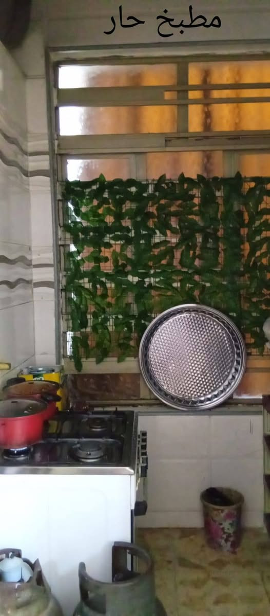 بيت البيع مساحته 100 متر
بيت حديث كامل الخدمات 
مجاري شارع عشره تبليط 
***********
