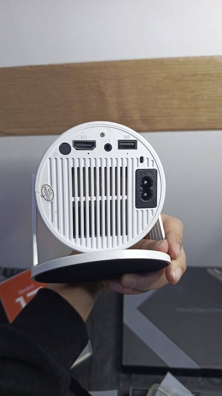 السلام عليكم
داتا شو جديد ما مستخدم شرط
مع كيبل
عل بلوتوث وانترنيت 
كامل مواصفات
يشغل كلشي
انستغرام. تيك توك. يوتيوب. نتفليكس. ....
السعر 65. الف وبي مجال 
واتساب. ***********
