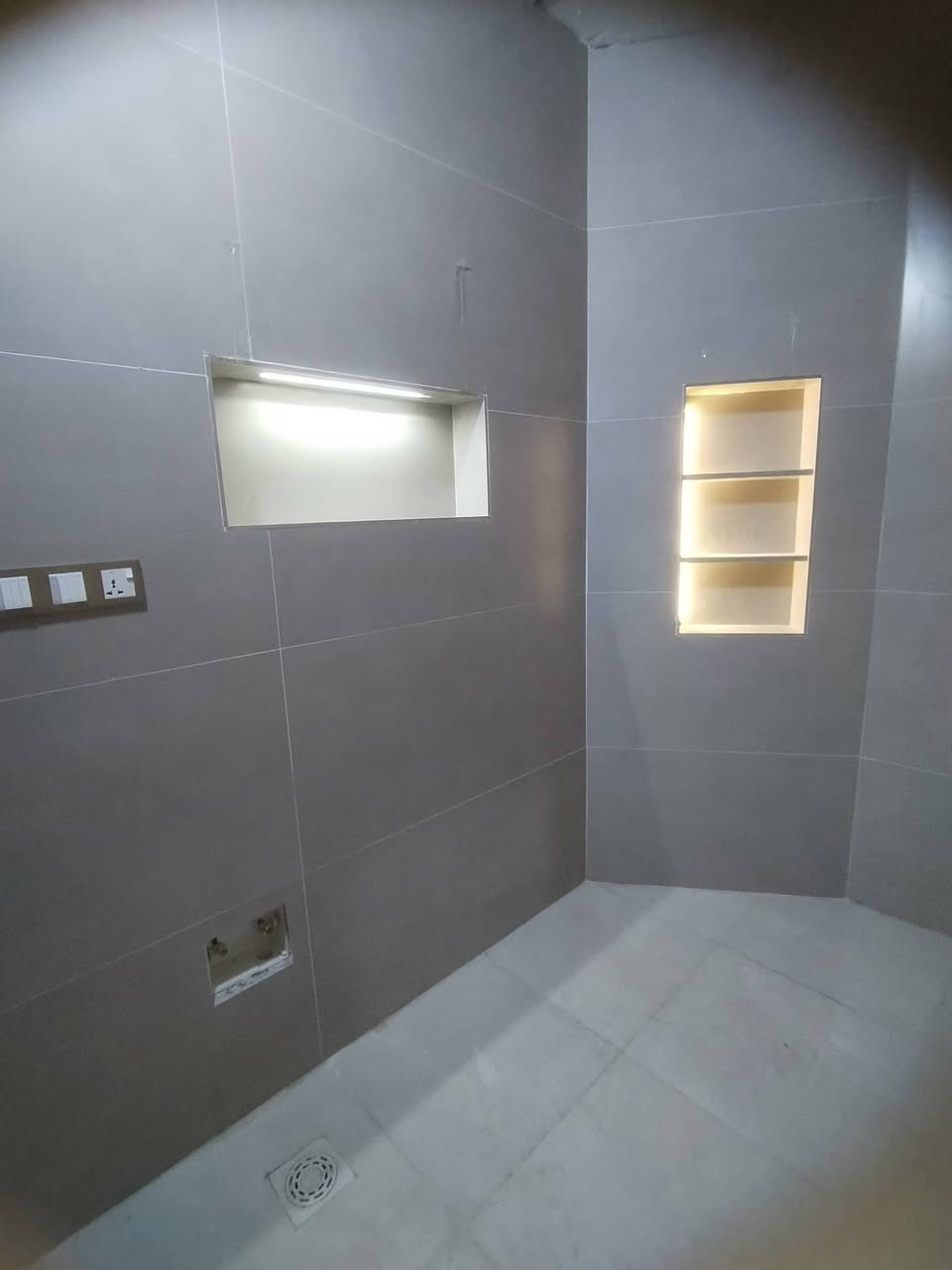 سلام عليكم  خلفه سراميك ارضي جداري شغل كدام عينك / جميع القضيه اشتغل مكاني العماره *********** اي استفسار اني حاضر 

ربي يرزق الجميع أن شاء الله
