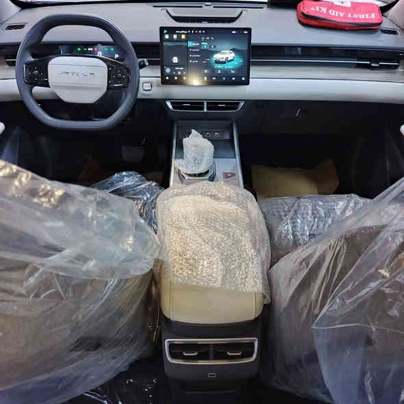 تتوفر سيارات جيتور داشينك خليجي زيرو فل مواصفات قمارة حديد 2026 رقم بغداد للبيع فقط تحويل مباشر بإسم المشتري مع كفالة وضمان 10 سنوات أو مليون كم من شركة هارلم 

انتبه 

السياره متوفره بالالوان المميزة الاسمنتي والابيض السيارات مطابقة للمواصفات القياسية لمجلس التعاون الخليجي 0كم 

السعر 

21,850,000 مليون بدون رقم ارخص سعر وبالخير على المشتري 

أو

24,150,000 مليون مع الرقم بغداد 

بصمه تشغيل عن بعد شاشه كبيره لمس نفكيشن كاميرا خلفيه دواره تحكمات فل بالستيرن وكروز سرعة بلوتوث وحاكيه سستم ايرباك مرآة اوتودم رادار تحديد مسار دشبول ديجيتال هاند بريك بصمه مانع انزلاق وانحدار اوتو هولد كشنات مخمل رياضيه تبريد شاشه لمس قطعتين داخل صاج ثلاجه وسطية أوامر صوتيه إشارة بالمري وكهرباء حساس خلفي وحساس اطارات وحساس مطر اناره اوتو وعدسه متحركه زنون بالمازدة الاماميه ولد نهاري زنون بك لايت لد سستم صوت ترايش الابواب والشباك الامامي استيل 

ABS. AUX. USB. GPS 

2 بصمه تشغيل عن بعد ويل كب حجم 18 استيل محرك 4 سلندر حجم 1500 تيربو محرك اقتصادي وراقي بدون دوانز كير اوتوماتيك والشراي يتصل على رقمي مع تحياتي السعر ثابت سعر شركه 

***********

بغداد الوزيريه معرض الزبون مجاور المجمع العلمي العراقي قرب تقاطع جامع النداء 

البيع نقد فقط
