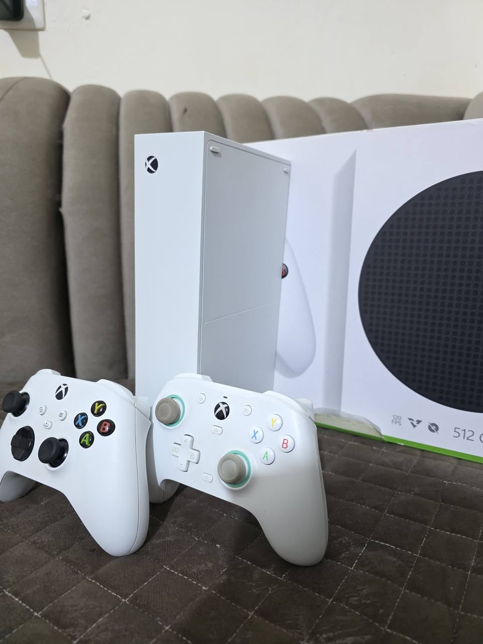 اكس بوكس سيريس اس اصدار 2024جهاز جديد مستخدم شهر واحد بعده جديد يحتوي على 2جوستك وكارتونة بلادي شرط الفحص والضمان السعر 380وبي مجال للطيبين توصيل جميع المحافظات متوفر ***********
