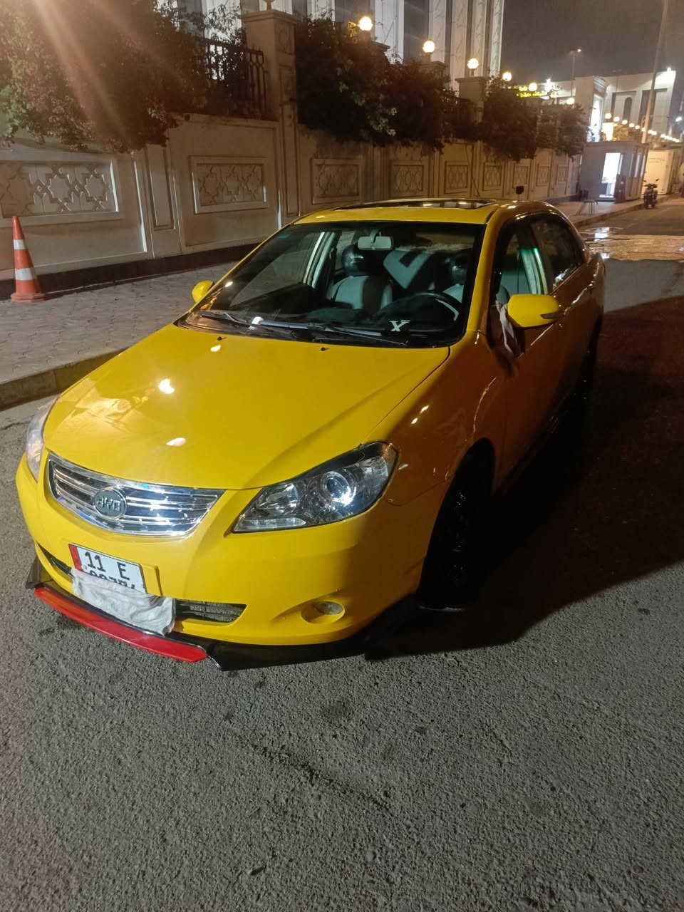 سلام عليكم بي وايدي موديل ٢٠١٣ بسمي سنويه جديدة ٣٦ تخم تاير جديد صدر أمام خلفي كير وتماتيك ابلدي تحويل  ثاني يوم لسعر ٤٨ أو بيه مجال لشراي مكاني بل حبيبيه ***********
