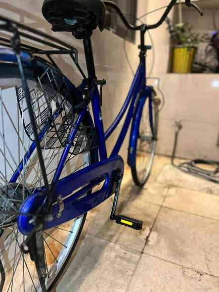 يا الله شباب بايسكل بناتي مال حاويه بايسكل كامل مكمل 
حساس داينمو شغال بايسكل بعده محد صاعد بي 
حاويه اكرر
حجم 26
وياله مختمه 
لون حلو 💙
مكان بغداد بياع.   راسلوني علا رقم وبل خدمه اني.  {***********}
                             سعره 100. وخادم لطيبين 🔥💯
