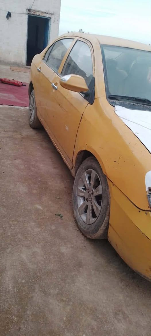 سلام عليكم  سياره للبيع ديفان مديل 2011 ***********
