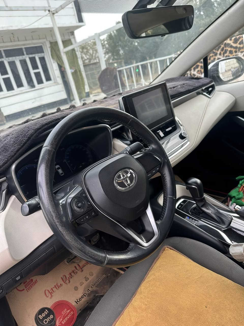 سلام عليكم
سيارة كورلا 2023 ماشية 83 
سيارة بيها باب سايق مبدل مال شركة 
ساز ياباني بصمة بيها طخات بصيطة 
العنوان بغداد مدينة الصدر الستفسار *********** 
سعر 160 بي مجال بصيط
