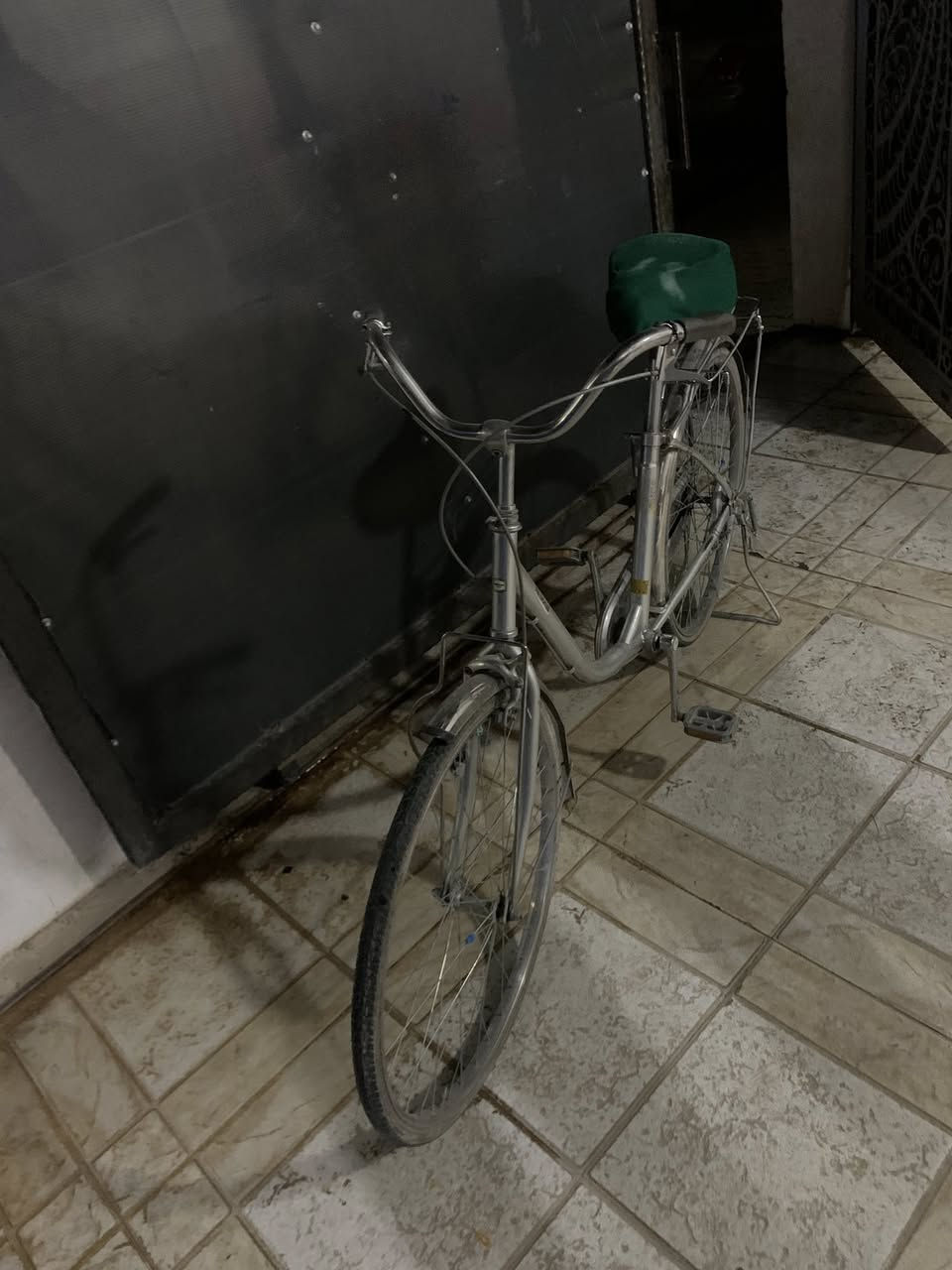 السلام عليك بايسكل ياباني حجم26سعر70عنوان كركوك حي النصر قرب جامع التابعين الهاتف***********
