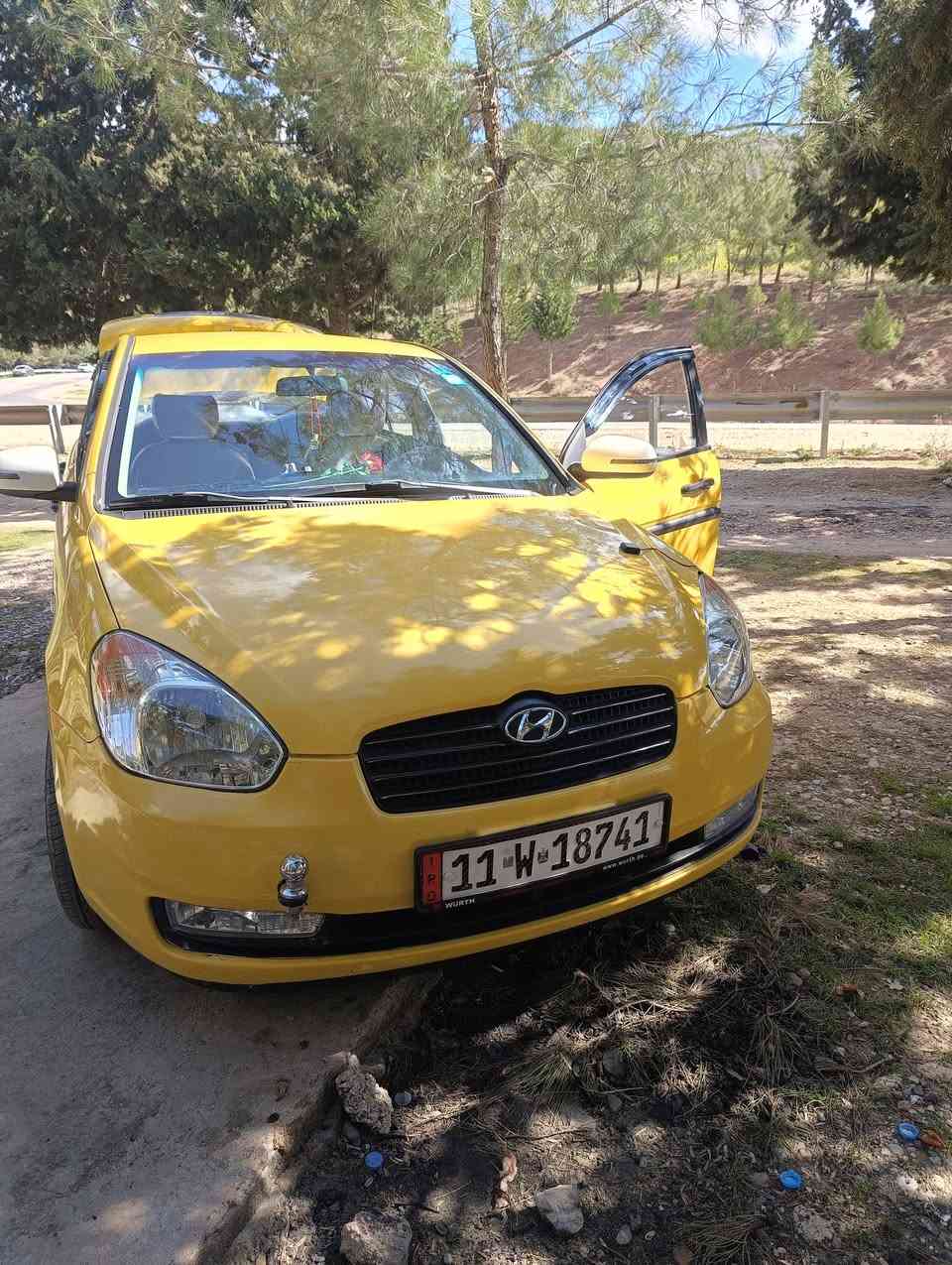 اكسنت دبدوب 2010 ضررها جاملغ الخلفي ..
السياره فول مواصفات تحكمات بدون سلايت 
رقم بغداد باسمي 
محرك 16بداية نفخ تبريد تدفئه شرط  طخم تايرات جديد خط ابيض السعر 90_$بيها مجال قليل ***********
