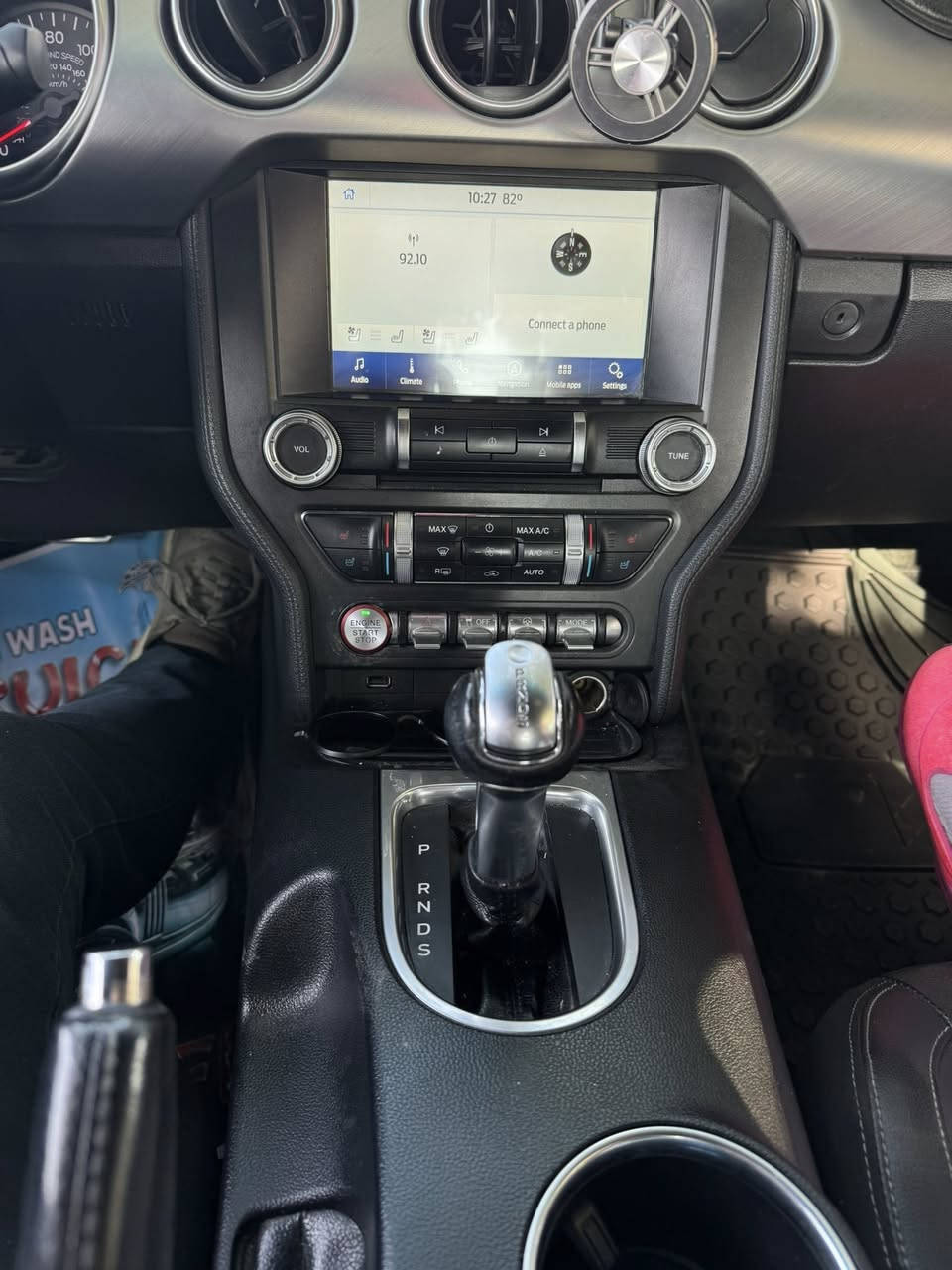 **🚗 للبيع: فورد موستانج 2018 EcoBoost**

**المواصفات :**
- **الموديل:** 2018
- **المحرك:** 2.3 لتر EcoBoost تيربو 4 سلندر
- **القوة:** 310 حصان
- **ناقل الحركة:** أوتوماتيك 10 سرعات
- **الدفع:** خلفي (RWD)

**المواصفات الخارجية:**
- اللون: أبيض 
- جنوط سوداء رياضية
- كشافات LED
- فتحات تهوية على الكبوت
- سبويلر خلفي
- حالة الهيكل: ممتازة
الضرر : تبديل بنيد 
تبديل جامرلغ امامي جهة السايق
بخ امريكا ربع جامرلغ خلفي جهة السكن فقط
ايرباك استيرن طاك مرجع سستم
**المميزات الداخلية:**
- مقاعد رياضية مريحة
- نظام ترفيه SYNC 3 مع شاشة لمس
- تكييف أوتوماتيك
- مقود رياضي متعدد الوظائف
- نظام صوتي عالي الجودة
- Apple CarPlay و Android Auto
- **🐎 علامة الحصان الأصلية عند فتح الأبواب**

**الأمان والتقنية:**
- وسائد هوائية متعددة
- نظام الثبات الإلكتروني
- مثبت سرعة
- كاميرا خلفية
- حساسات ركن

**✨ مميزات خاصة:**
- **ماكو هيجي نظافة بالعراق بهذا الموديل**
- **سيارة ما رايحة للفيتر - كلها بلادي**
- **صيانة منتظمة ودقيقة**
- **كير ومحرك مكفولين 100%**
- **ما ناقصها أي شي - جاهزة للاستخدام**
- **بدون حوادث - حالة ممتازة**

**الكيلومترات:** [67 Mile]

السعر: 135 ورقة 
مكان السيارة: بغداد 

📞 للتواصل والاستفسار: [+9647727761230]

**🔥 فرصة لا تعوض - سيارة نظيفة وجاهزة**

بالتوفيق! 🚗✨


**إذا كنت صاحب هذا الإعلان وتريد حذفه لأي سبب، رجاءا أرسل رسالة إلى الدعم الفني**