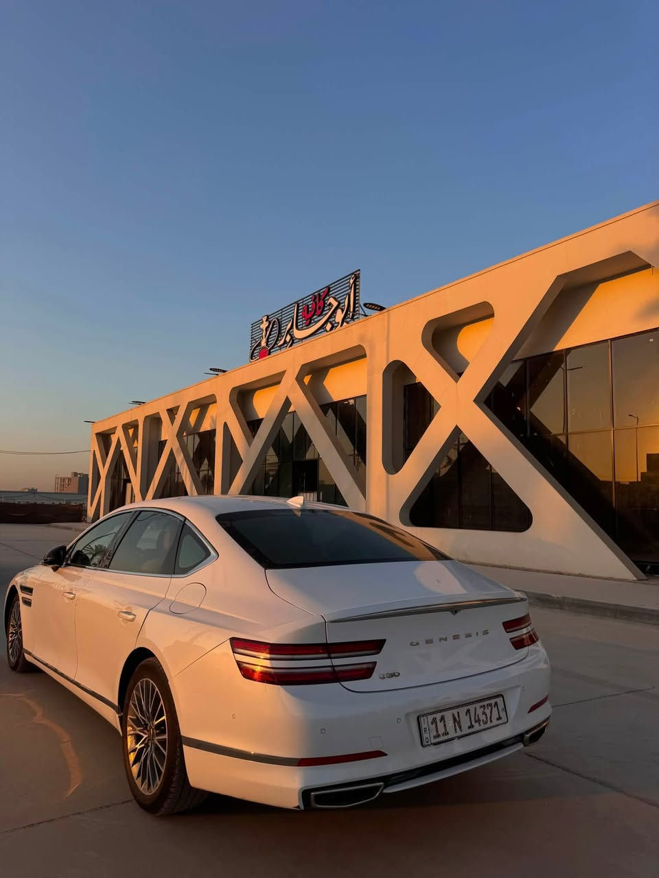 السلام عليكم

جنيسيس موديل :2023 G80

رقم بغداد ابأسمي
محرك 4 لسندر 2500 تيربو
مواصفات فول
ممشة لسيارة: 28000
     .
* عزم الدوران: 422 نيوتن.متر (311 رطل-قدم).
* ناقل الحركة: أوتوماتيك 8 سرعات.
* نظام الدفع: خلفي (RWD) أو رباعي (AWD) حسب الفئة.
* التسارع 0–100 كم/س: حوالي 6.5 ثانية.
* استهلاك الوقود: يقارب 9.5–11 لتر/100 كم حسب نظام
    شاشة معلومات وترفيه كبيرة.
* مقاعد جلدية بلون بني فاخر.
* تشغيل بزر.
* ناقل حركة إلكتروني دوّار (Rotary Dial).
* مكيف أوتوماتيكي ثنائي المناطق.
* مصابيح LED أمامية بتصميم الخطين المميز
 
سونار مرفق بلمنشور
سعر السيارة :177 ورقة
للستفسار :***********
