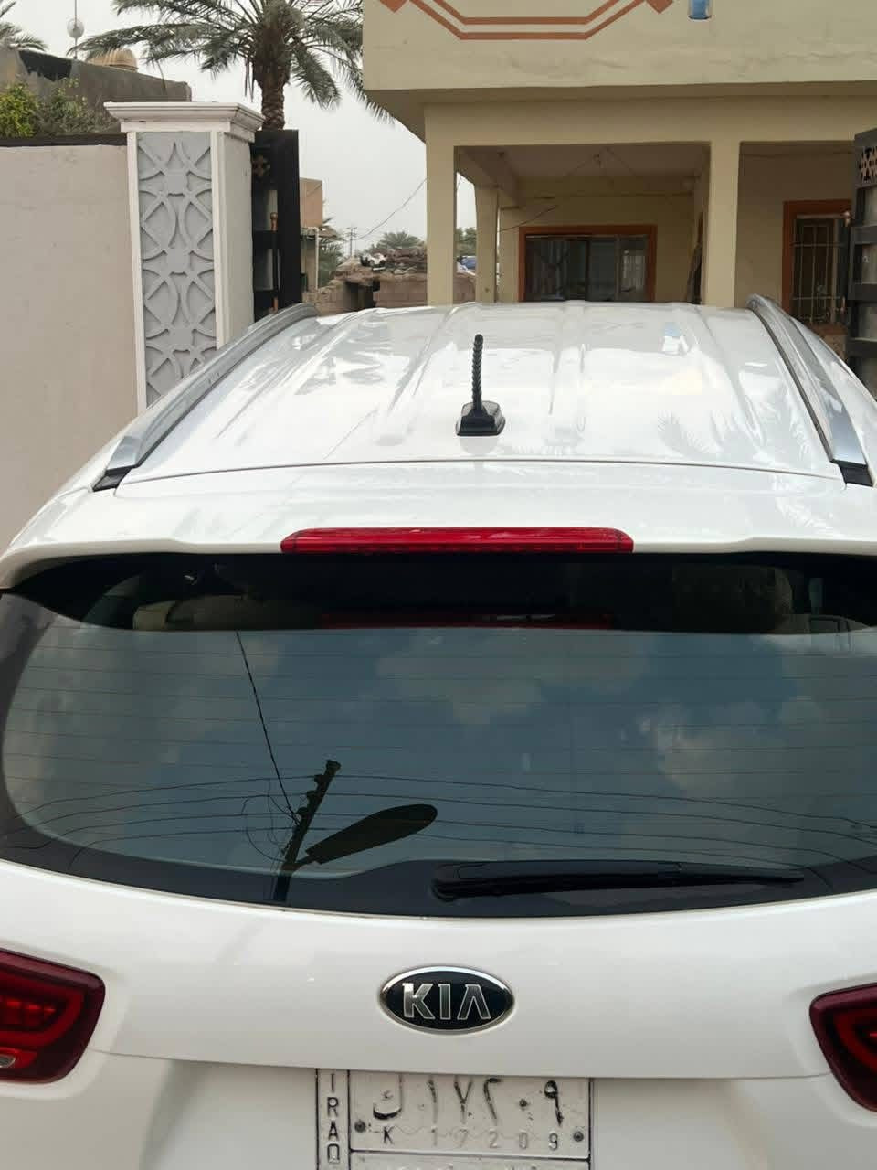 السلام عليكم (مكلف بالنشر) للبيع فقط بدون مراوس سورنتو 2019 خليجي مكفولة كفالة عامه فول مواصفات عدا فتحة السقف (بصمة تشغيل و ابواب  -صندوق كهربائي-اشاير مري +مري شفط -ويل كروم كامره وشاشه كبيره ابلاديه -فول حساسات  - فول تحكمات تحكم استيرن جهتين ) وكثير من المواصفات علماً مكان السياره ديالى بعقوبه تقاطع القدس أؤ الهاشميات  السعر 240 وبيها مجال للشراي  رقم الهاتف ***********
