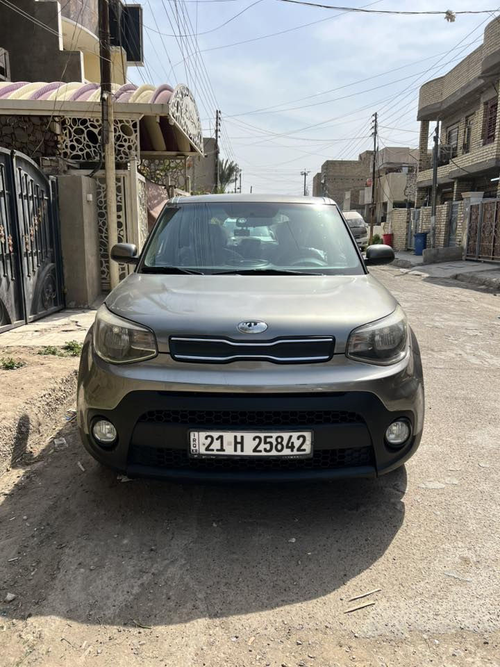 السلام عليكم كيا 
صول 2017 وارد امريكي
حادث كلش خفيف فقط بارد
موضح بالصور والسونار موجود هم 
مواصفات نص فول معروفه 
ماشيه 94 ميل 
محرك 1600 جي دي اي 
سياره نظيفه جدا بالعافيه ع الياخذها 
السعر 105 ورقه 
صاحبها موجود بغداد شرط التحويل 
مكانها بغداد حي الجهاد 
*********** متوفر واتس اب
