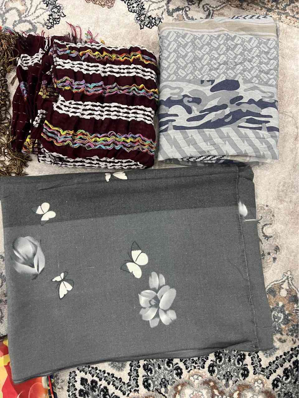 بۆ ئەو بەڕێزانەی دوکانی لەچکیان هەیە یان ئیشی لەچک و ملپێچ ئەکەن،

٤٠٠٠ عدد لەچک و ملپێچ تێکەڵ بە جوملە بۆ فرۆشتن زۆربەی لەچکە❗️

هی بەڕێزێکە دوکانەکەی لابردووە و ئەیانفرۆشێتەوە

یەک دانەی نرخی ١٠٠٠ دینارە لەگەڵ خاوەنی قسە بکەن کەمتریش دەبێت.

ئەمە چەن مۆدێلێکی کەمە زۆر زۆرن مۆدێلەکان 

پەیوەندی بە خاوەنی بکەن 

     *********** السليمانية, العراق
