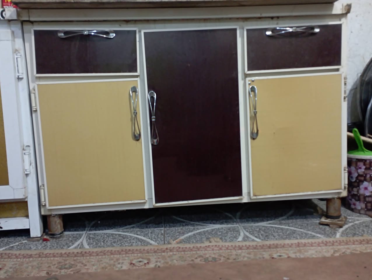 السلام عليكم خوان كاونتر للبيع مسكم تزكام كاونتر حلو ونضيف المكان بابل قضاء القاسم والسعر 450 وبي مجال الشراي يتصل على الرقم ***********
