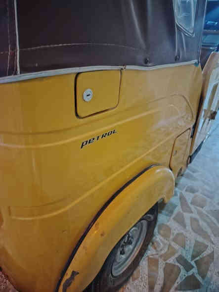 موديل 22 لون ليموني واحد، 
رقم وسنوية بأسمي مال جناي، 
المكينة مفتوحة (فقط ولفات) لا تبخر ولا تنقص، 
الگشر شوف العين تجي وشوف النظافة، 
مسجل، 
قمجيات جدد، 
تبديلة دهن + دهن اسكن + فلتر قبل يومين، 
گاعيات، 
تاير ابو الحيه جديد، 
باتري جديد الأخضر،
ما ابيع اله #شرط_المداور
***********
السعر 8250 وبيها مجال بسيط حگ الجيه
