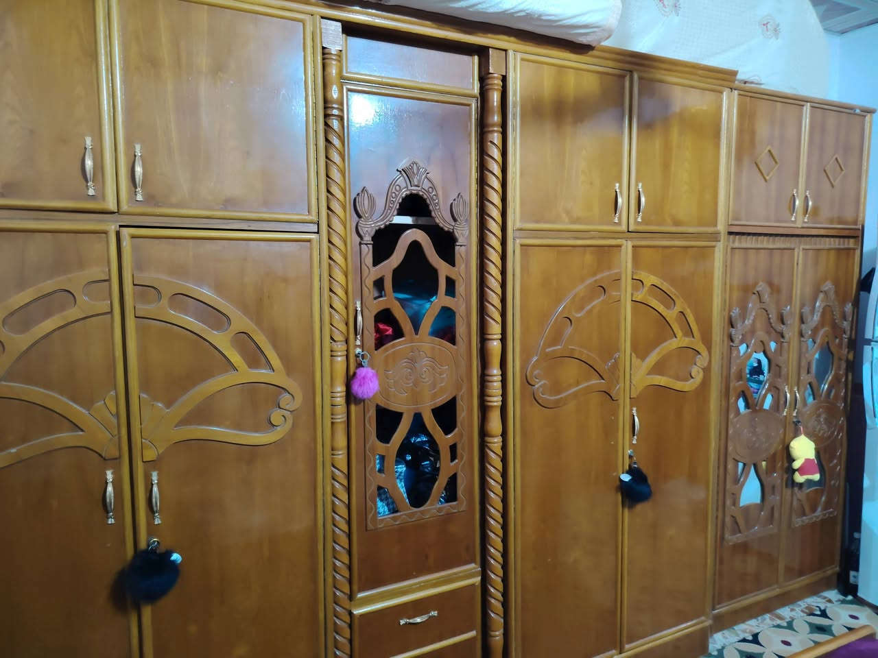 غرفة اخشاب تسكام + كنتور تسكام بيبان سلايت 
نظيفات جدا السعر خاص لتواصل
***********
