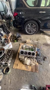 مكينه ال سياره موديل 22  تكسر بستم من وره بانزين عادي شباب هاي السياره...