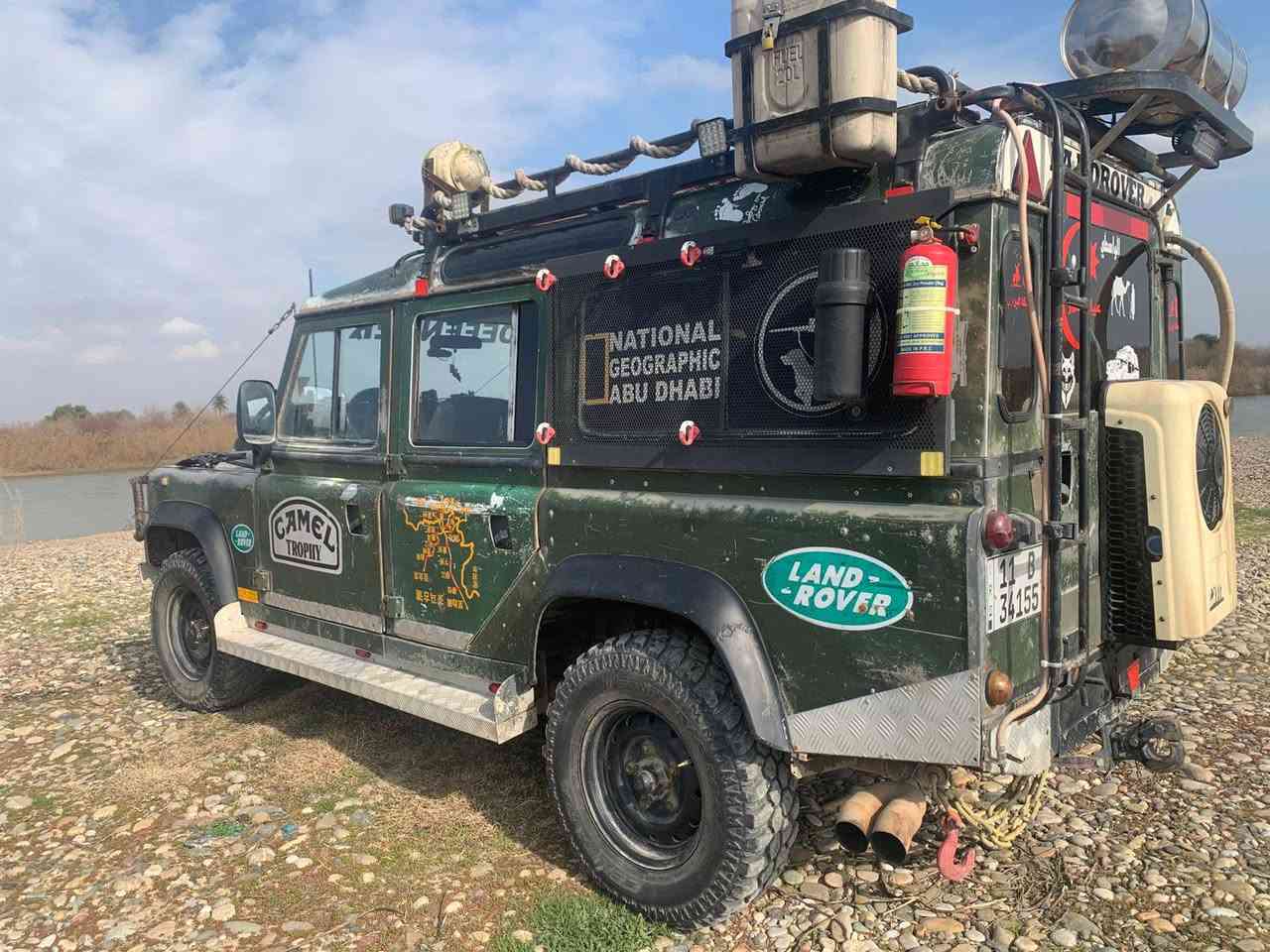 السلام وعليكم  لاند روفر للبيع او مراوس بسمي السنويه موديل 85 كاز تريكان تايرات جدد باتري جديد اكسل خلفي جديد دبل سبندر الضخم ***********
