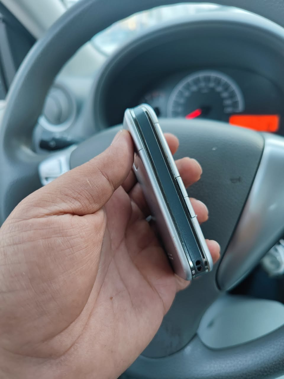 للبيع نوكيا اصلي انيق كفر وبطاريه اصليه مكاني البصره يوجد توصيل للمحافظات 
***********
***********
