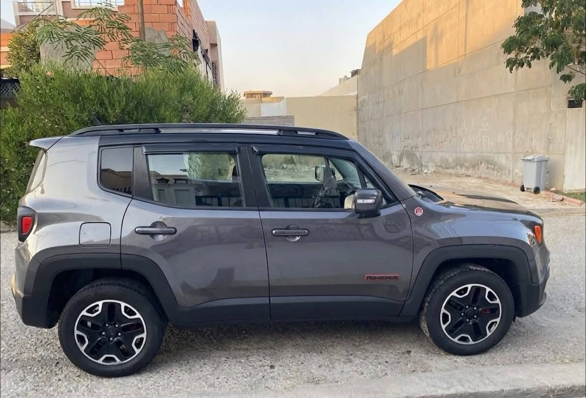 Jeep renegade 2017 Trail hawk
محرك 2.4 
4 بستن
گير اوتو 9 نمر
گيچ الكتروني
بصمه
هاندبريك بصمه
شاشه وسطيه بلادي
كاميرا خلفيه
مانع انزلاق
تحديد سرعه
كشن هيتر
سكان فوليوم
ويل كروم
اطارات جديده
دبل اكسل
4 جامات كهربائي
ماشيه 125,612km
قطعتين صبغ (جاملغ وبنيد) بدون دواخل وبدون ايرباگ سيارة مال بيت وباسمي وسنويه لحد 2030 مابي اي مصرف ودفتر بنزين موجود
السعر 118$ وبي مجال العنوان كركوك 
***********
