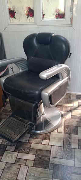 للبيع كرسي حلاقه+ميز تواليت عدد (٢) استعمال قليل للتواصل الاتصال على هذا الرقم/***********
